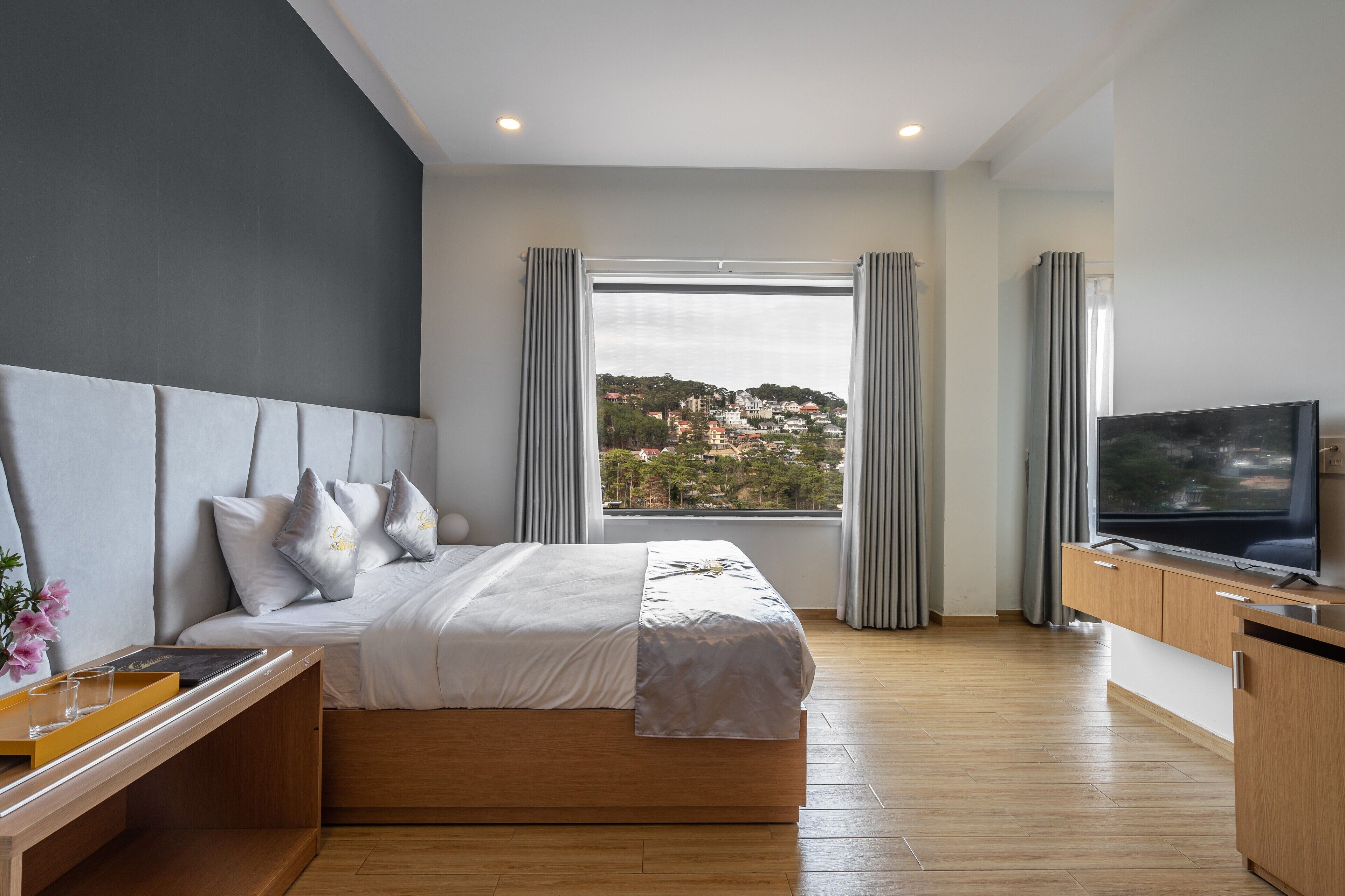 Deluxe Double Room, Mountain View | Premium bedding, pillowtop beds, individually decorated