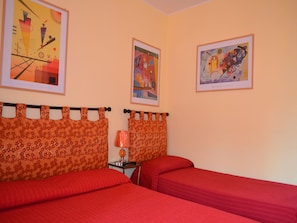 Triple Room, Multiple Beds | Desk, free WiFi, bed sheets - B&B A Casa di Carla (Terni)