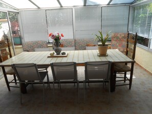 Departamento familiar, 2 habitaciones, vista a la alberca | Terraza o patio