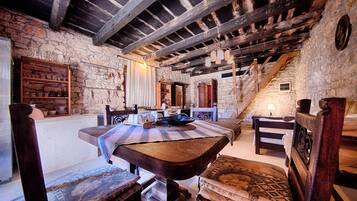Villa, Terraza, vista al mar | Servicio a la habitación