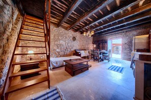 Villa, Terrace, Sea View | Living area | Flat-screen TV - Villa Silente (Komiza)