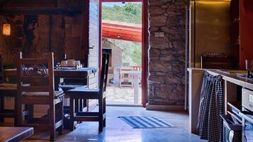 Villa, Terrasse, Meerblick | Wohnbereich | Flachbildfernseher