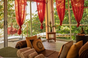 Luxury Double Room, 1 Queen Bed, Hill View | Free WiFi, bed sheets