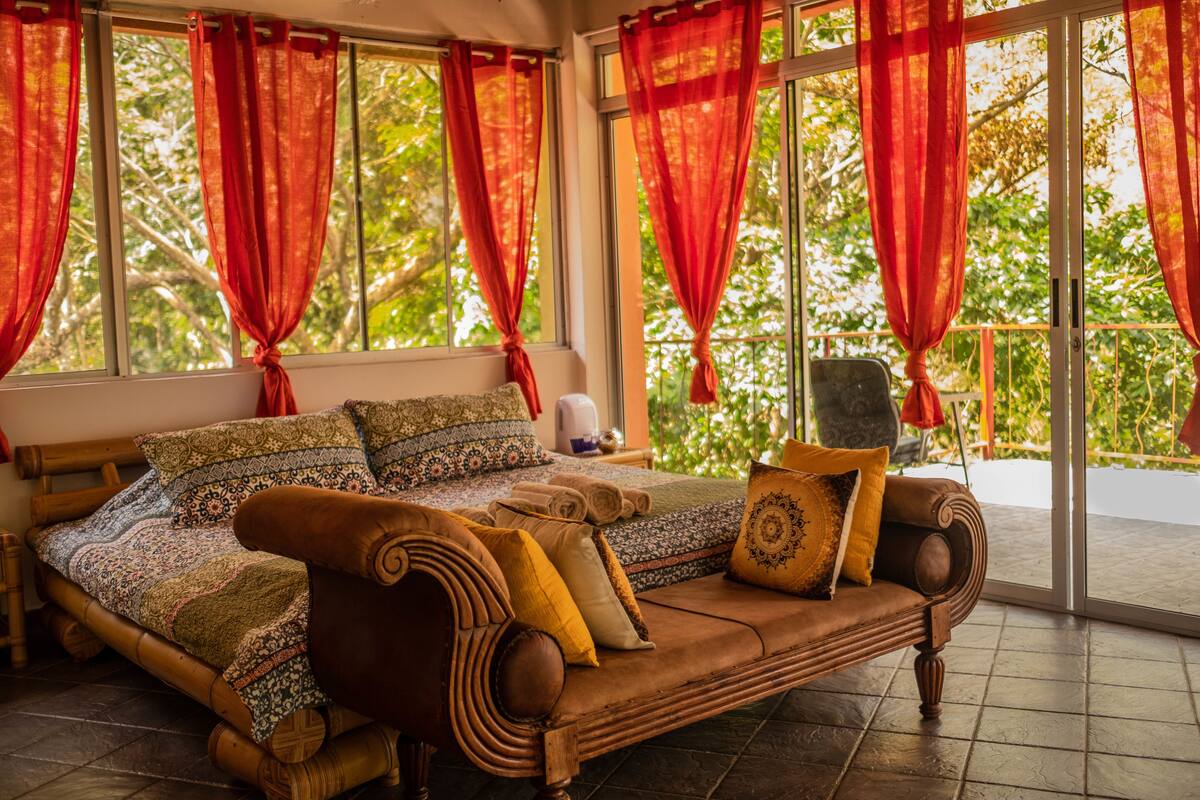 Habitación doble de lujo, 1 cama Queen size, vista a la colina | Wifi gratis y ropa de cama 