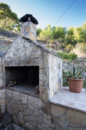 BBQ/picnic area - Holiday Home Macic (Vis)