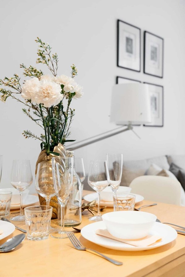 Comfort Apartment (6/35) | Private kitchen | Full-sized fridge, oven, stovetop, dishwasher - Art Studios - LoftAffair (Kraków)