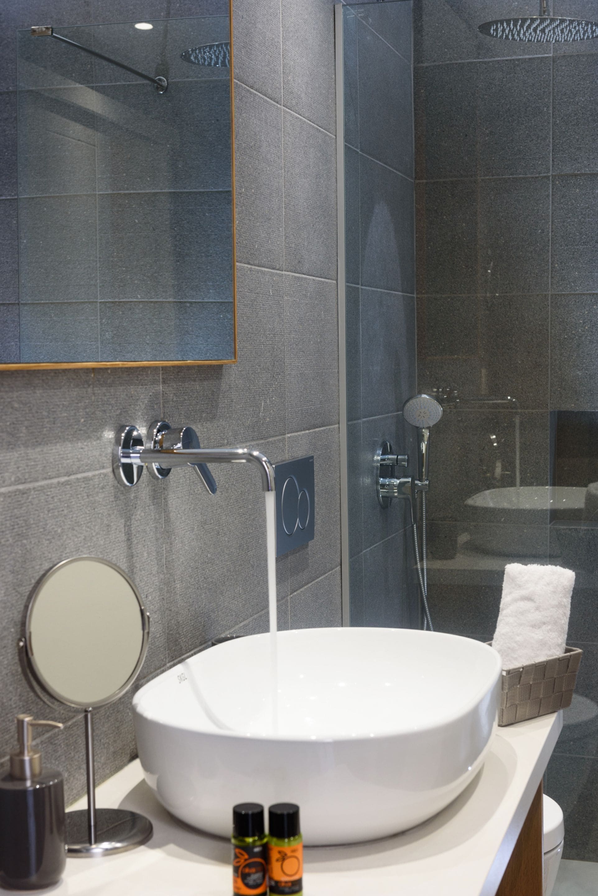 Bathroom sink