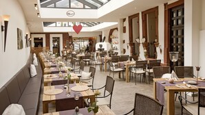 2 restaurants; lunch and dinner served - Hotel Pfälzer Hof (Edenkoben)