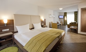 Allergitestet sengetøy, minibar, safe på rommet og skrivebord