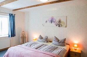 Apartament (4) | Escriptori, planxa i posts de planxar i bressols gratuïts 