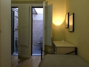 Apartment, 2 Bedrooms | 2 bedrooms, individually decorated, individually furnished - Battistero (Florence)