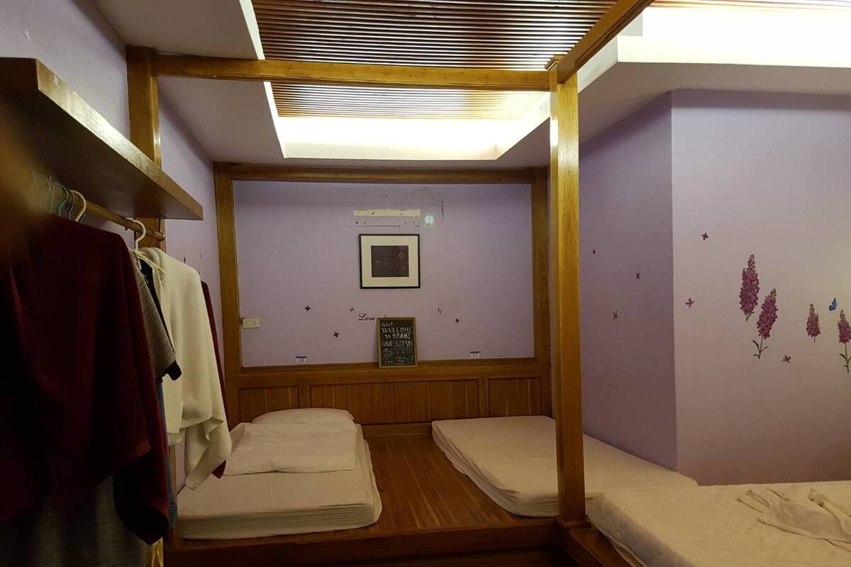 Hypo-allergenic bedding, blackout curtains, free WiFi, bed sheets