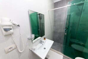 디럭스 더블룸 또는 트윈룸, 발코니, 바다 전망 | 미니바, 객실 내 금고, 책상, 방음 설비