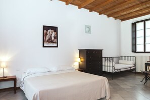 Apartamento, 1 habitación | Decoración individual, mobiliario individual, escritorio