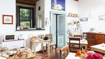 Daily buffet breakfast (EUR 7 per person)
