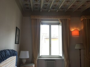 3 bedrooms, individually decorated, individually furnished - Cellini (Florence)