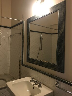 Apartment, 3 Bedrooms | Bathroom