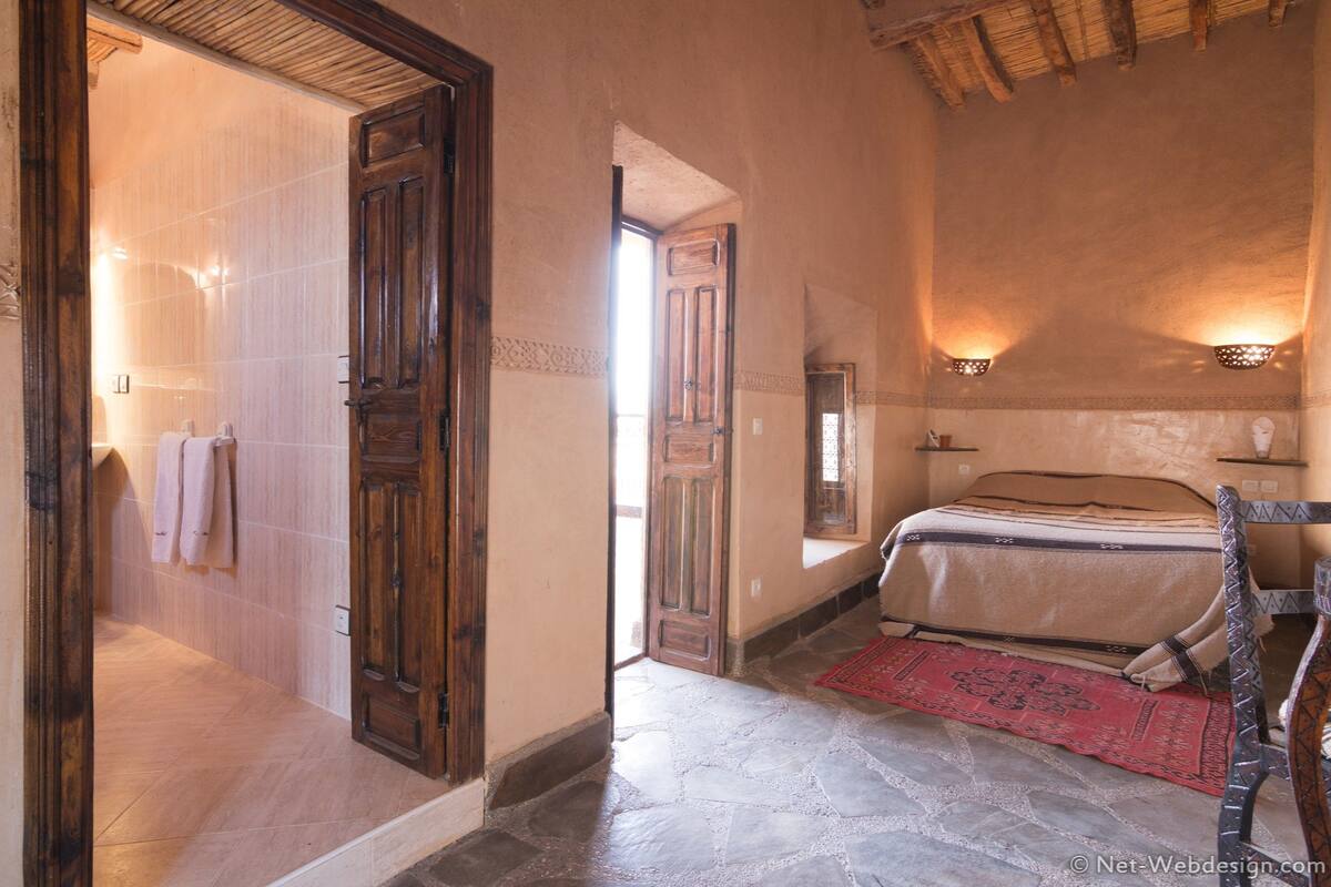 Quarto quádruplo standard, 1 cama King | Quartos à prova de som, Wi-Fi de cortesia, acesso para cadeiras de rodas