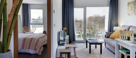 Desk, soundproofing, iron/ironing board, free WiFi