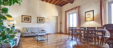 Panoramic-Apartment, Stadtblick | Wohnbereich