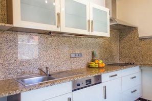 Apartment | Eigene Küche | Kühlschrank, Mikrowelle, Ofen, Geschirrspüler