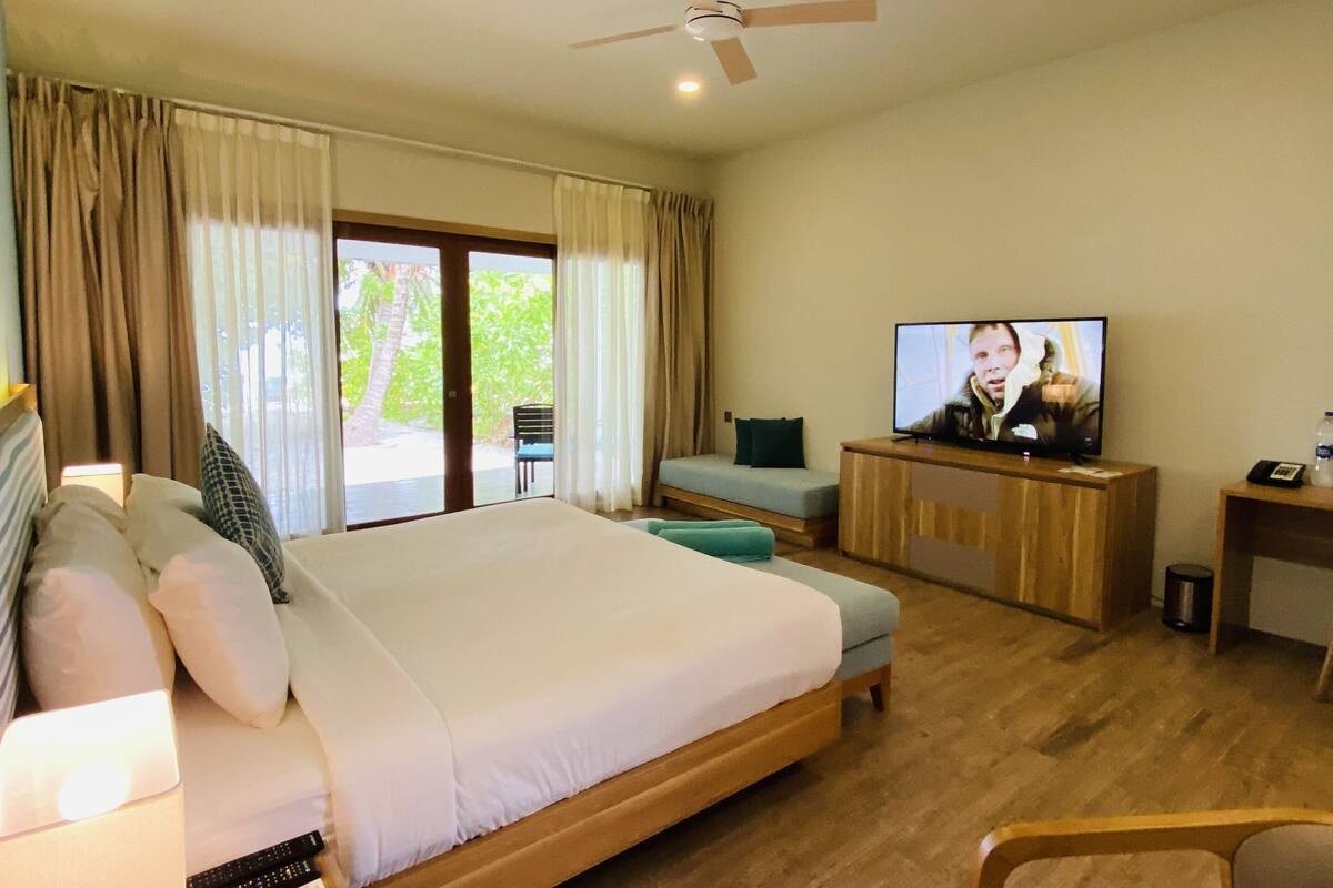 villa, 1 king bed, ocean view | 1 bedroom, minibar, in-room safe, desk