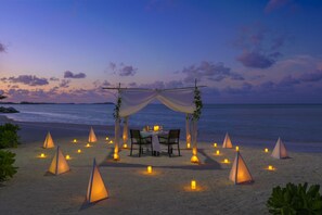 Breakfast, lunch, dinner served; international cuisine, beach views 