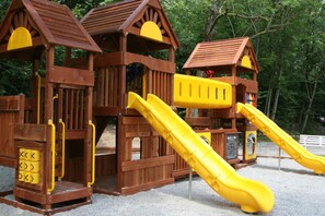 Área de juegos infantiles al aire libre