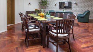 Holiday Home | In-room dining