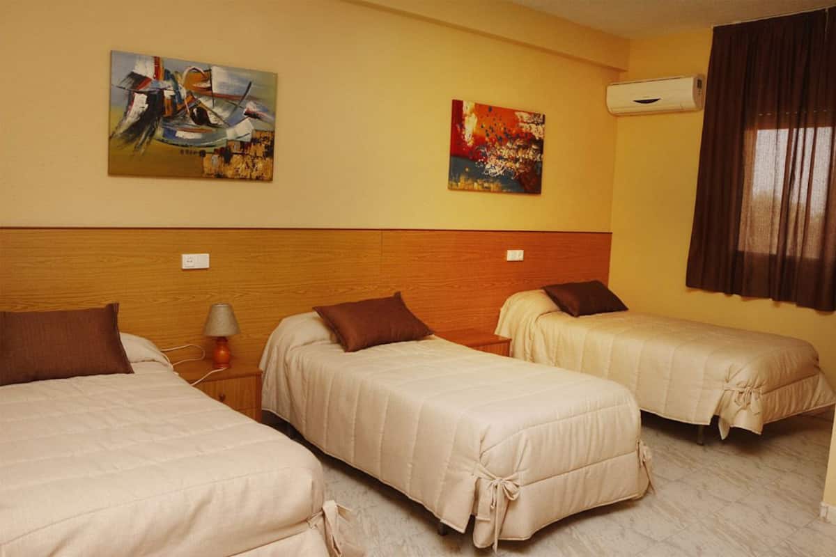 Chambre Triple | Wi-Fi gratuit, draps fournis