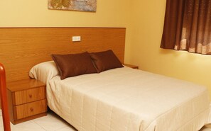 Dobbelt- eller tomannsrom | Wi-fi (inkludert) og sengetøy