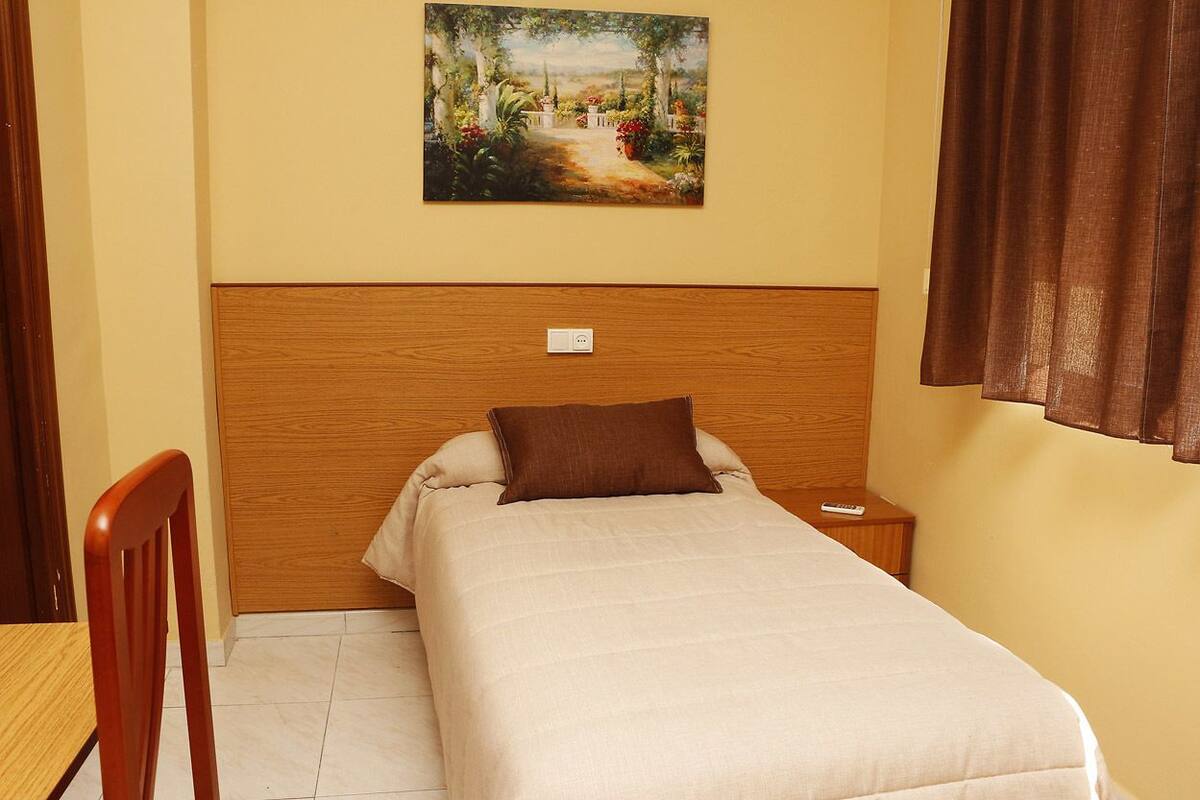 Quarto solteiro | Wi-Fi de cortesia, roupa de cama
