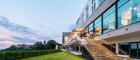 Vista frontal de la propiedad