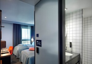 Luxe beddengoed, een gratis minibar, een kluis op de kamer, een bureau