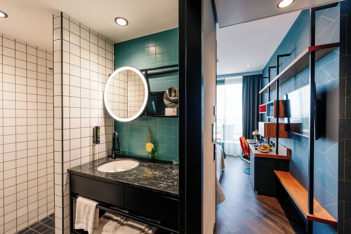 Ropa de cama de alta calidad y artículos del minibar gratis 