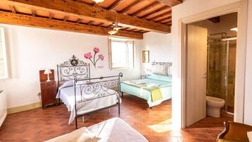 Individually decorated, free cots/infant beds, free WiFi, bed sheets