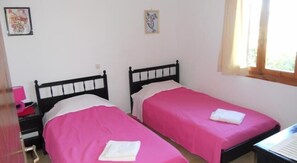 Iron/ironing board, free cots/infant beds, bed sheets