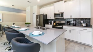 Casa adosada, 4 habitaciones | Servicio de comidas en la habitación