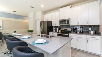 Townhome, 4 Bedrooms | In-room dining