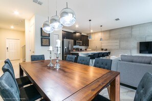 Townhome, 4 Bedrooms | In-room dining