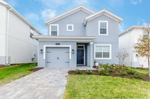 House, 5 Bedrooms | Front of property