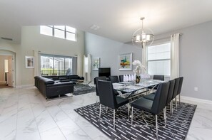 บ้านพัก, 5 ห้องนอน | บริการอาหารในห้องพัก