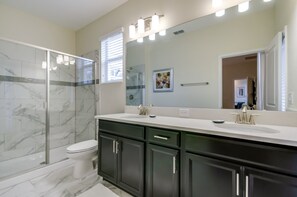 House, 5 Bedrooms | Bathroom