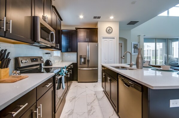 House, 5 Bedrooms | Private kitchen