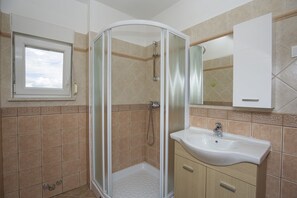 Apartment, 1 Doppelbett und Schlafsofa | Badezimmer | Dusche