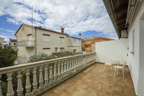 Apartment, 1 King-Bett und Schlafsofa | Balkon