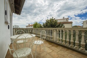 Appartement, 1 très grand lit et 1 canapé-lit | Balcon