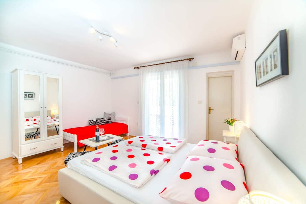 1 bedroom, free WiFi, bed sheets