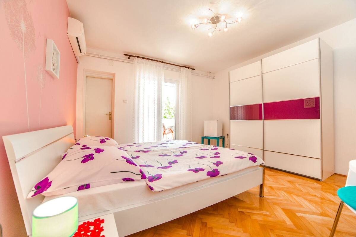 1 bedroom, free WiFi, bed sheets