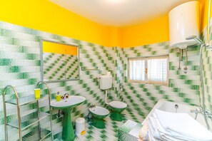 Room Marica S1 | Bagno | Asciugacapelli, asciugamani